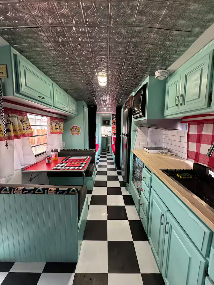 Diner and a Movie, photo 16 of 25