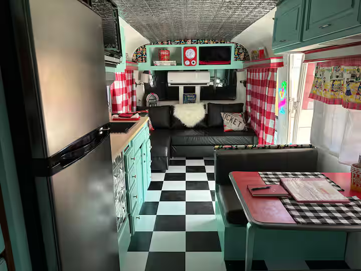 Diner and a Movie, photo 3 of 25