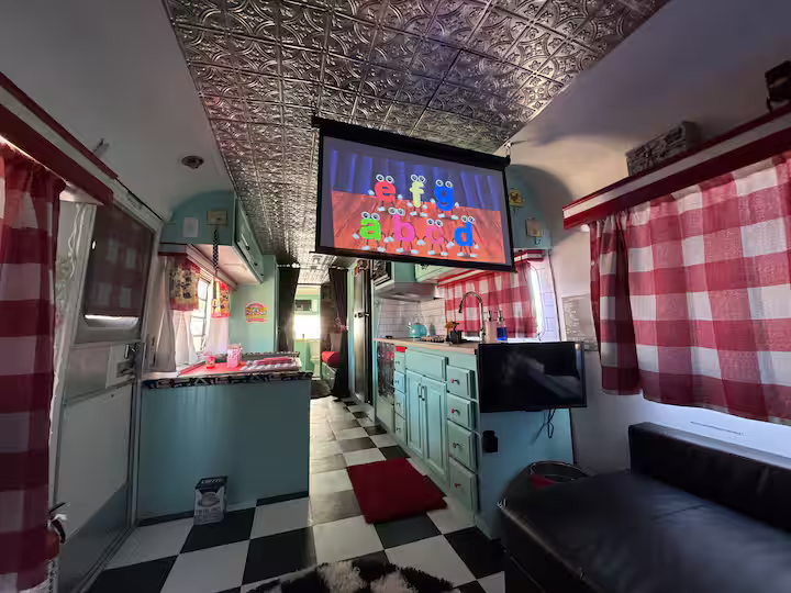 Diner and a Movie, photo 4 of 25